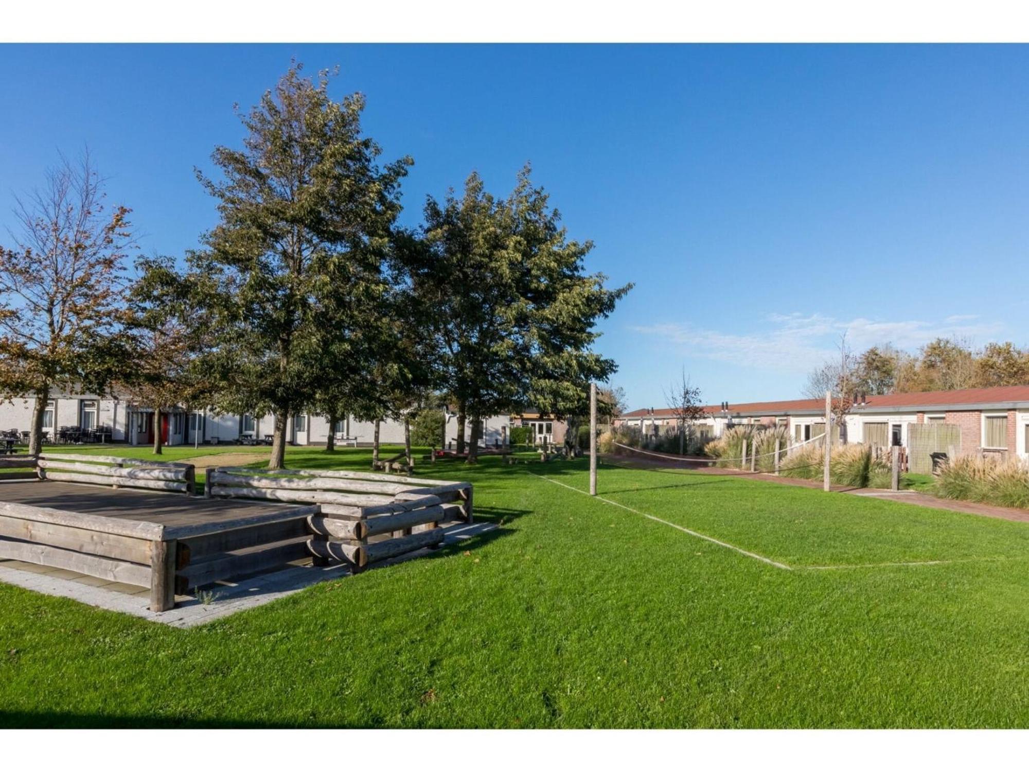 Family House On A Small Park With A Large Playing Field Serooskerke  Esterno foto
