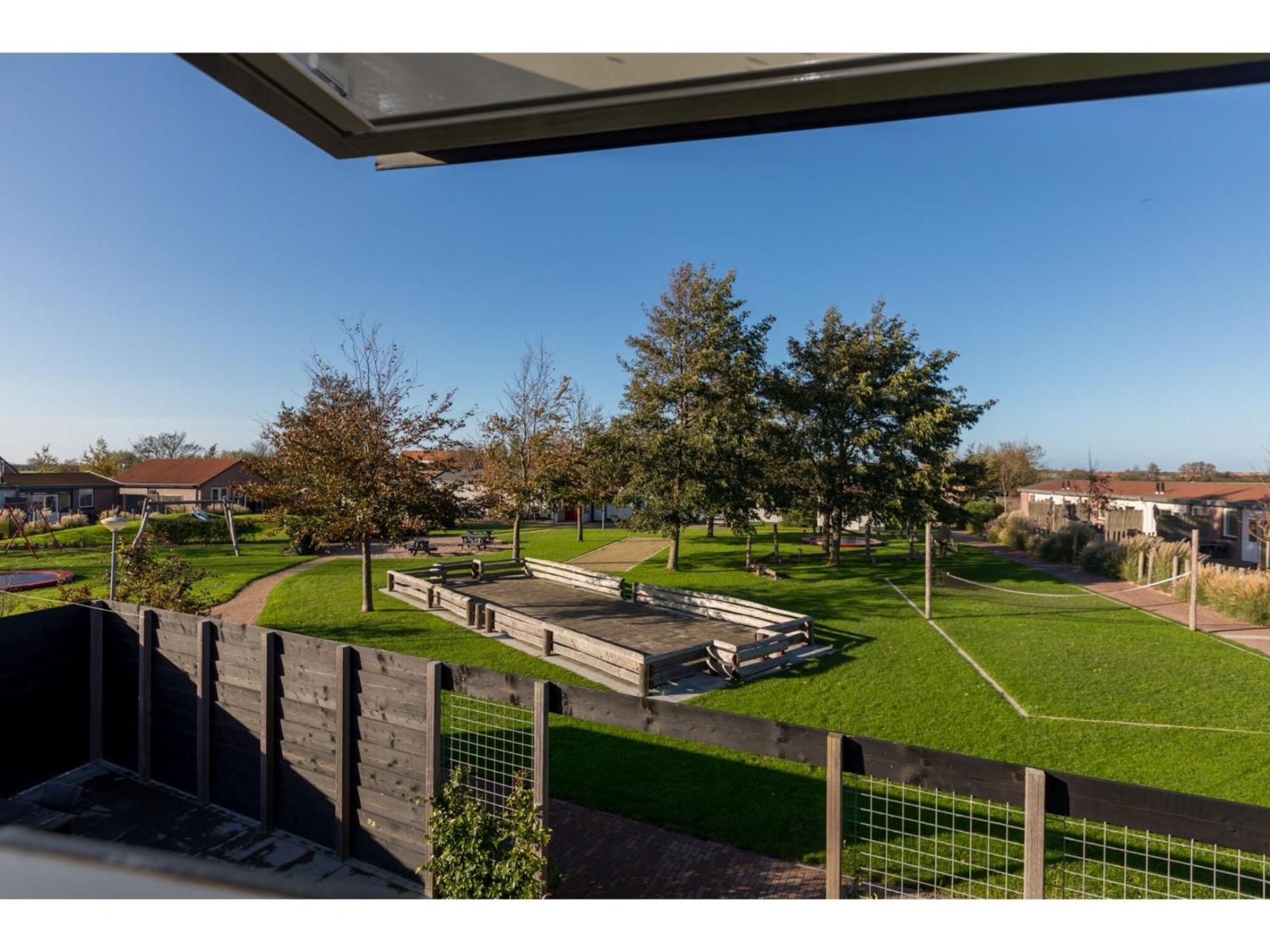Family House On A Small Park With A Large Playing Field Serooskerke  Esterno foto