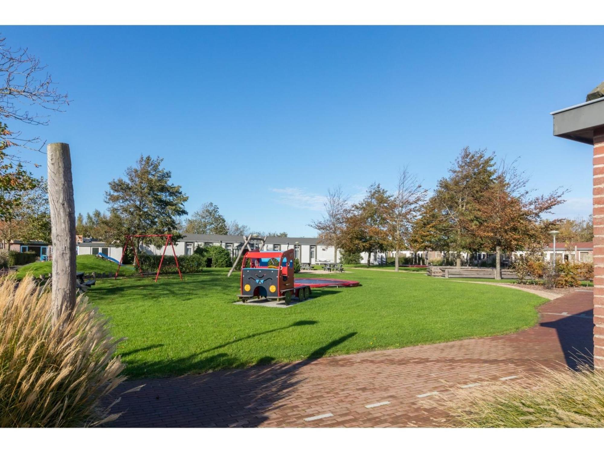 Family House On A Small Park With A Large Playing Field Serooskerke  Esterno foto