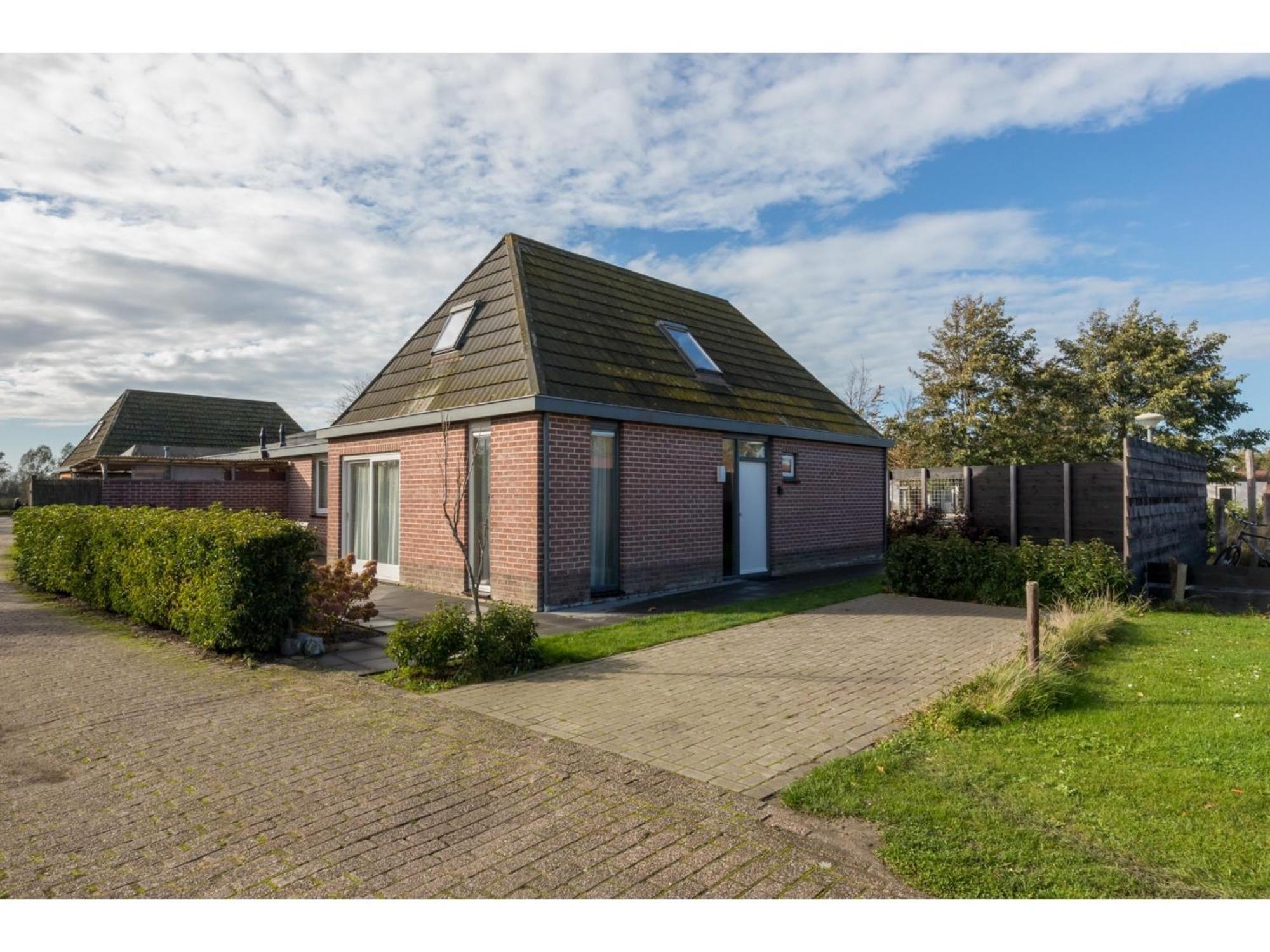 Family House On A Small Park With A Large Playing Field Serooskerke  Esterno foto
