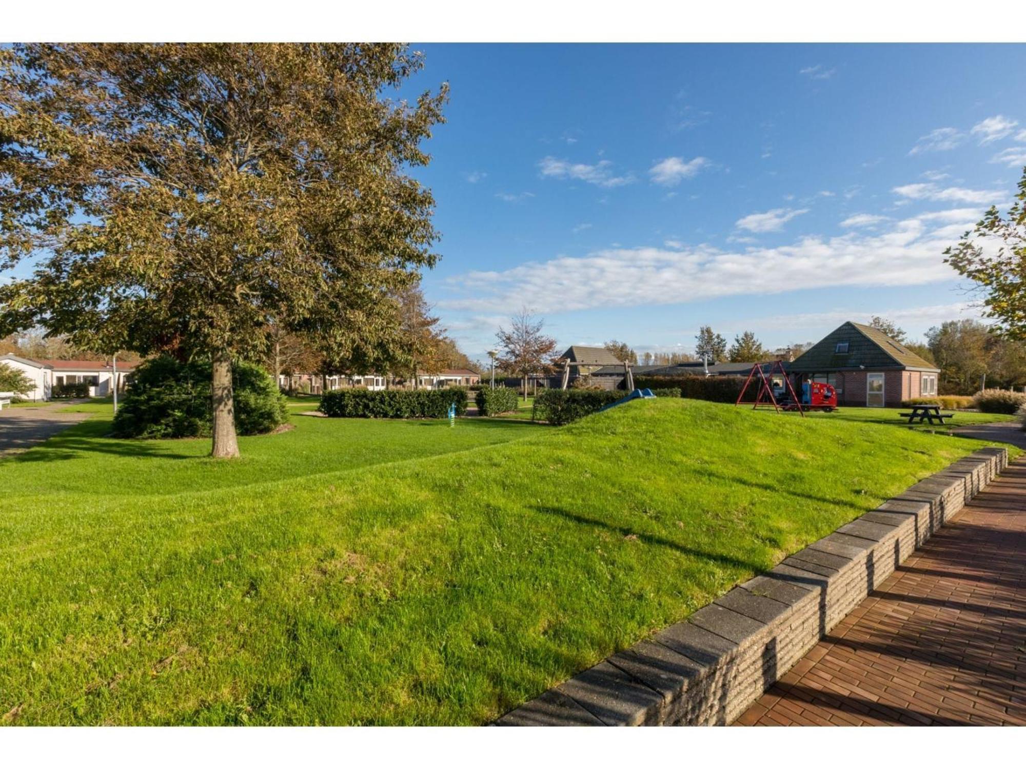 Family House On A Small Park With A Large Playing Field Serooskerke  Esterno foto